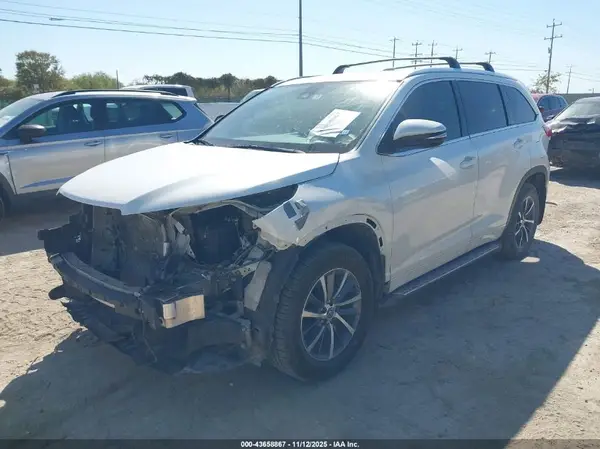 5TDKZRFH3JS536729 2018 TOYOTA HIGHLANDER - Image 2