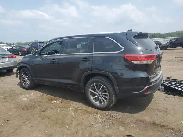 5TDKZRFH3JS536892 2018 TOYOTA HIGHLANDER - Image 2