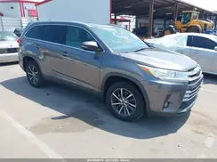 5TDKZRFH3JS537962 2018 TOYOTA HIGHLANDER