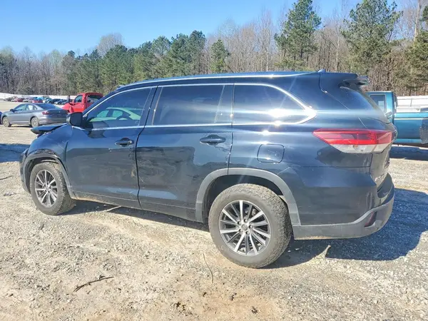 5TDKZRFH3JS538836 2018 TOYOTA HIGHLANDER - Image 2