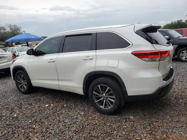 5TDKZRFH3JS539534 2018 TOYOTA HIGHLANDER - Image 2