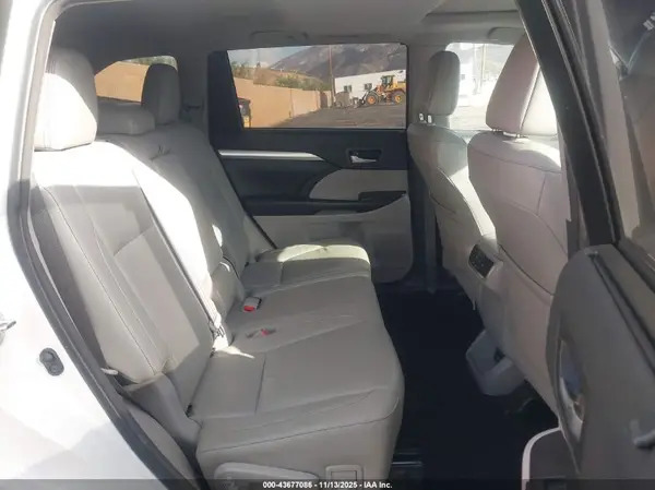 5TDKZRFH3JS540070 2018 TOYOTA HIGHLANDER - Image 8
