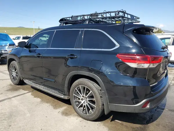 5TDKZRFH3JS540733 2018 TOYOTA HIGHLANDER - Image 2