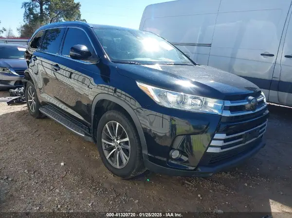 5TDKZRFH3JS542689 2018 TOYOTA HIGHLANDER - Image 1