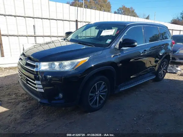 5TDKZRFH3JS542689 2018 TOYOTA HIGHLANDER - Image 2