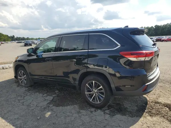 5TDKZRFH3JS543194 2018 TOYOTA HIGHLANDER - Image 2