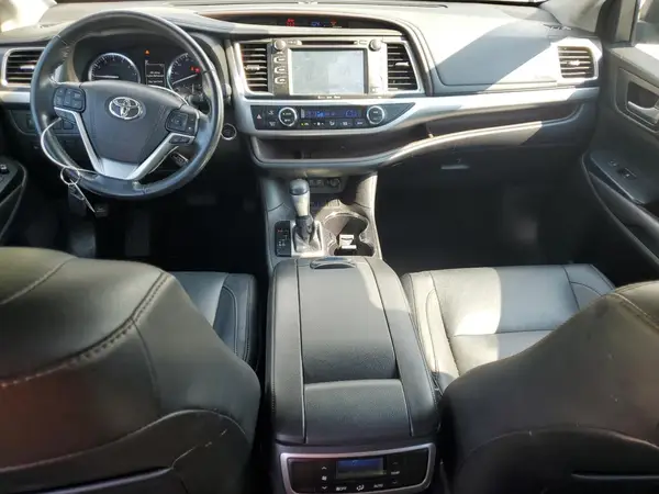 5TDKZRFH3JS543194 2018 TOYOTA HIGHLANDER - Image 8