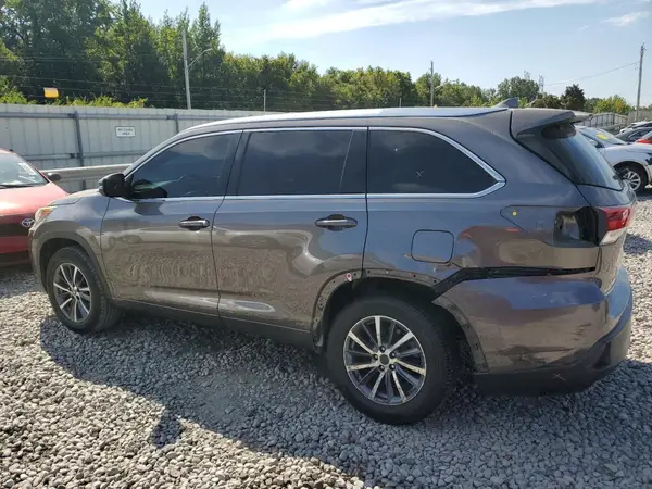 5TDKZRFH3JS543583 2018 TOYOTA HIGHLANDER - Image 2