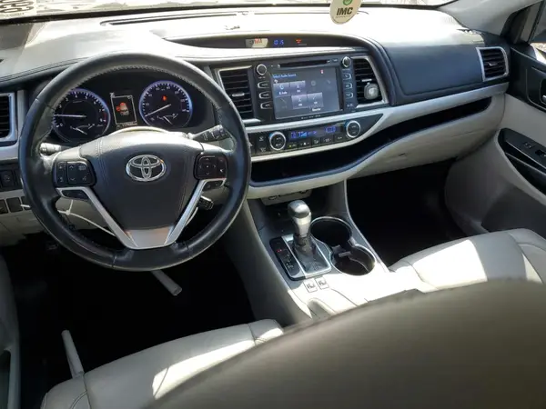 5TDKZRFH3JS543583 2018 TOYOTA HIGHLANDER - Image 8