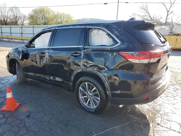 5TDKZRFH3JS544989 2018 TOYOTA HIGHLANDER - Image 2