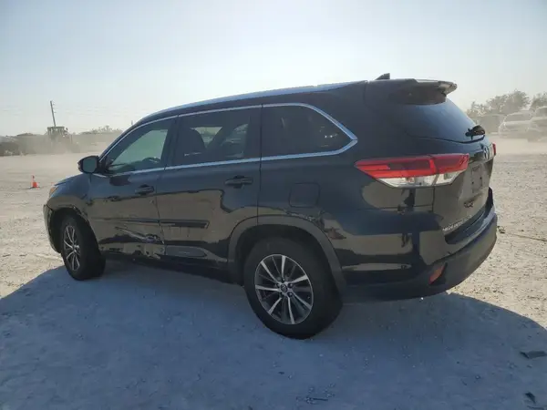 5TDKZRFH3JS545625 2018 TOYOTA HIGHLANDER - Image 2