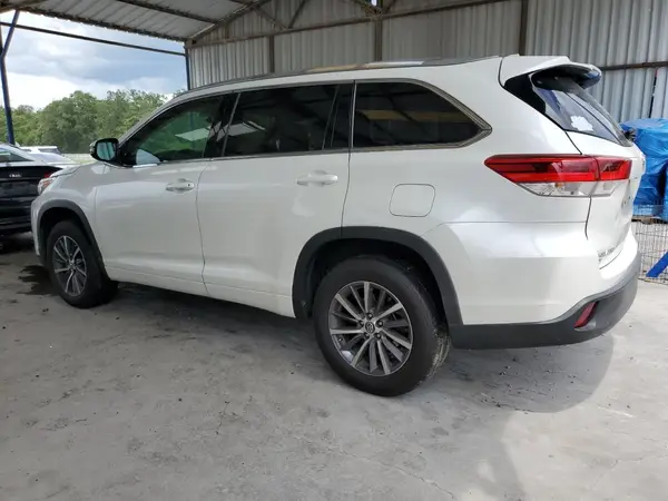 5TDKZRFH3JS546063 2018 TOYOTA HIGHLANDER - Image 2