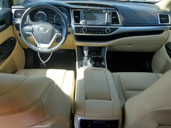 5TDKZRFH3JS546063 2018 TOYOTA HIGHLANDER - Image 8