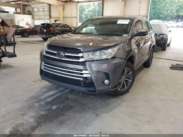 5TDKZRFH3JS546936 2018 TOYOTA HIGHLANDER - Image 2