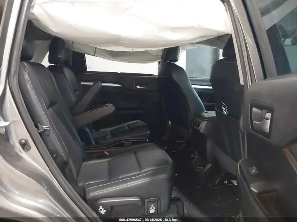 5TDKZRFH3JS546936 2018 TOYOTA HIGHLANDER - Image 8