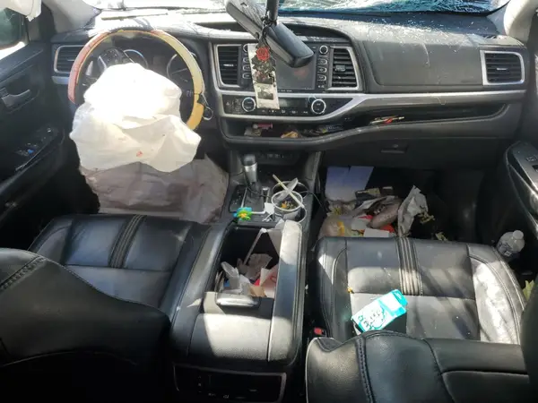 5TDKZRFH3JS547052 2018 TOYOTA HIGHLANDER - Image 8