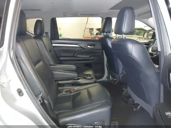5TDKZRFH3JS548699 2018 TOYOTA HIGHLANDER - Image 8