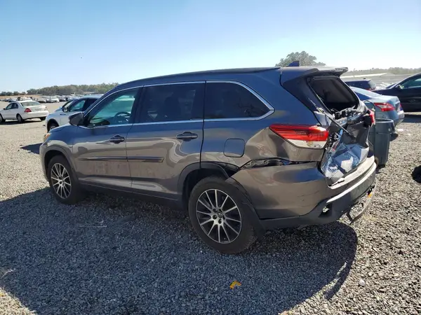 5TDKZRFH3JS548783 2018 TOYOTA HIGHLANDER - Image 2