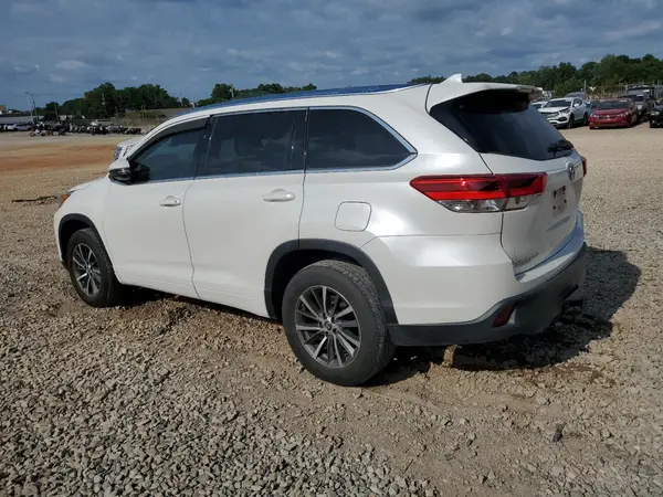 5TDKZRFH3JS549173 2018 TOYOTA HIGHLANDER - Image 2