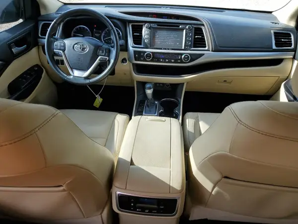 5TDKZRFH3JS549173 2018 TOYOTA HIGHLANDER - Image 8