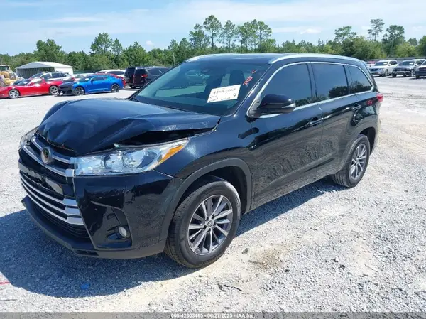 5TDKZRFH3JS549805 2018 TOYOTA HIGHLANDER - Image 2