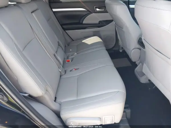 5TDKZRFH3JS549805 2018 TOYOTA HIGHLANDER - Image 8