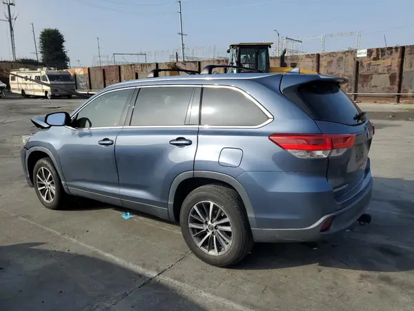 5TDKZRFH3KS289794 2019 TOYOTA HIGHLANDER - Image 2