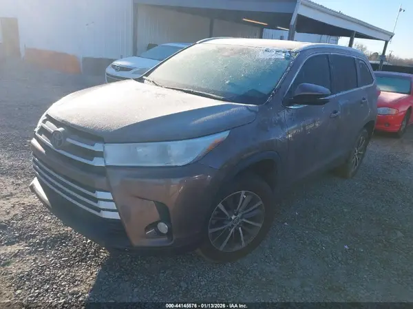 5TDKZRFH3KS305704 2019 TOYOTA HIGHLANDER - Image 2
