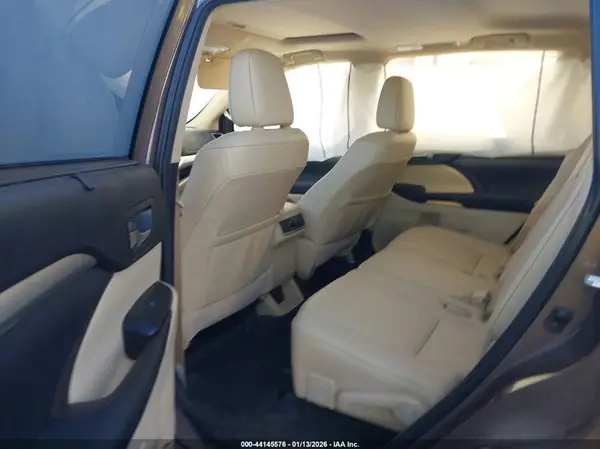 5TDKZRFH3KS305704 2019 TOYOTA HIGHLANDER - Image 8