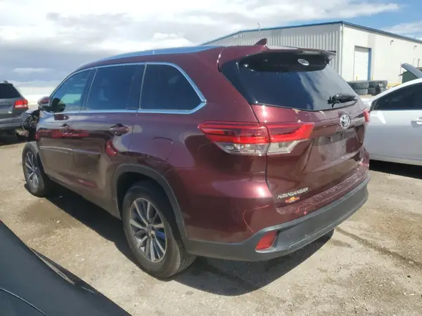 5TDKZRFH3KS308523 2019 TOYOTA HIGHLANDER - Image 2