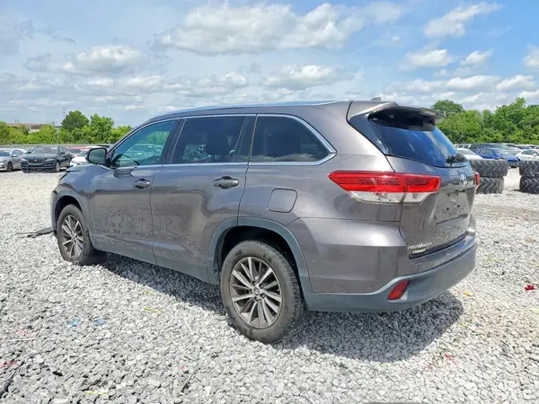 5TDKZRFH3KS312233 2019 TOYOTA HIGHLANDER - Image 2