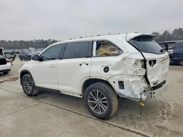 5TDKZRFH3KS321434 2019 TOYOTA HIGHLANDER - Image 2