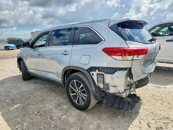 5TDKZRFH3KS334149 2019 TOYOTA HIGHLANDER - Image 2