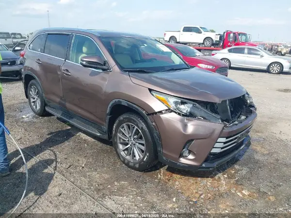 5TDKZRFH3KS344289 2019 TOYOTA HIGHLANDER - Image 1