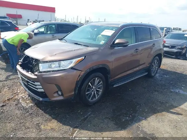 5TDKZRFH3KS344289 2019 TOYOTA HIGHLANDER - Image 2