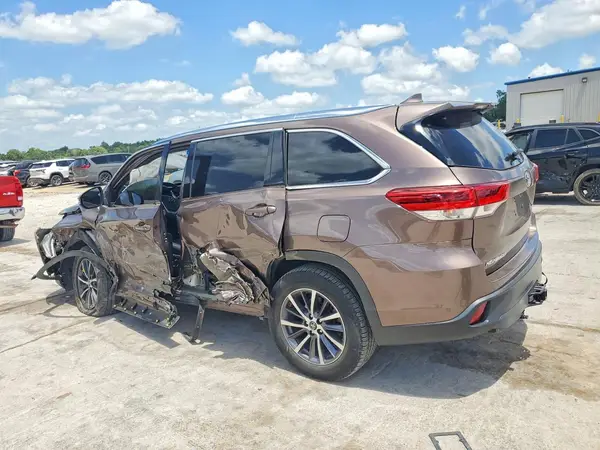 5TDKZRFH3KS345426 2019 TOYOTA HIGHLANDER - Image 2
