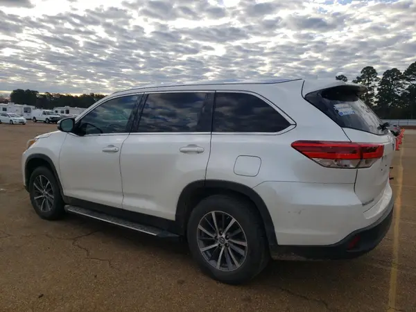 5TDKZRFH3KS359049 2019 TOYOTA HIGHLANDER - Image 2