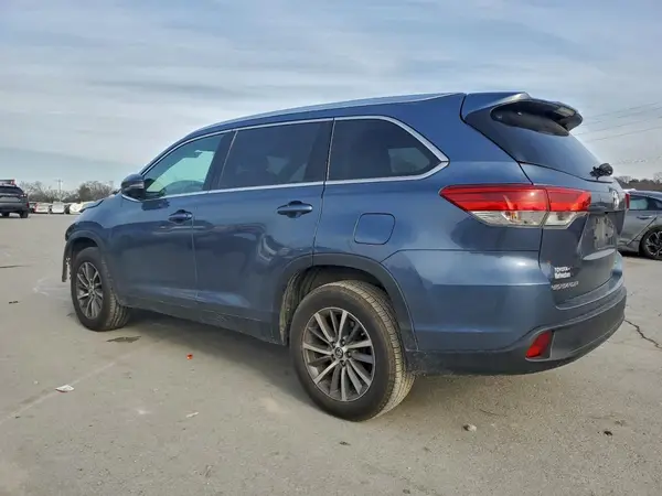 5TDKZRFH3KS360170 2019 TOYOTA HIGHLANDER - Image 2