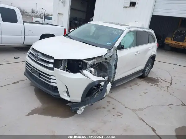 5TDKZRFH3KS366017 2019 TOYOTA HIGHLANDER - Image 2