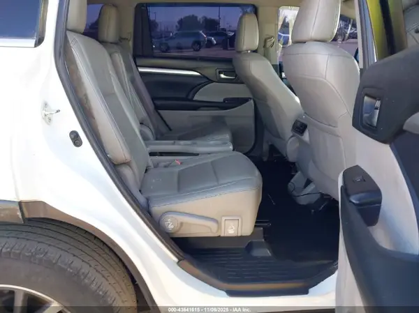 5TDKZRFH3KS552074 2019 TOYOTA HIGHLANDER - Image 8