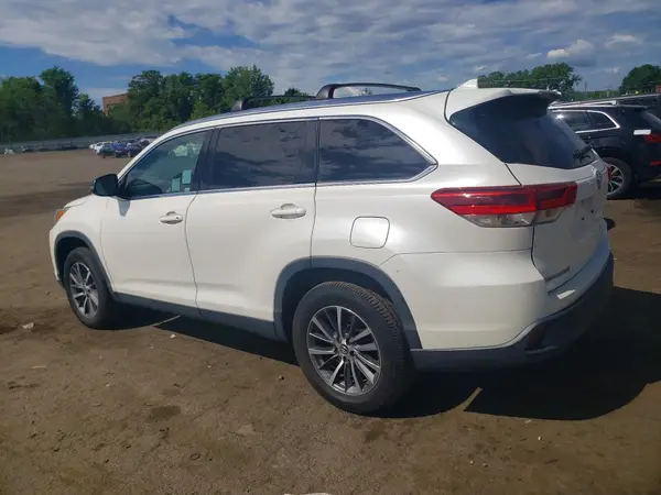 5TDKZRFH3KS553905 2019 TOYOTA HIGHLANDER - Image 2
