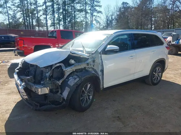 5TDKZRFH3KS554617 2019 TOYOTA HIGHLANDER - Image 2
