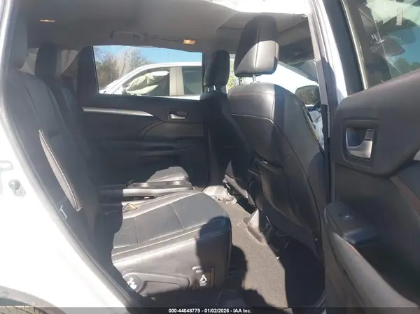 5TDKZRFH3KS554617 2019 TOYOTA HIGHLANDER - Image 8