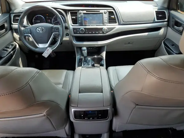 5TDKZRFH3KS555847 2019 TOYOTA HIGHLANDER - Image 8