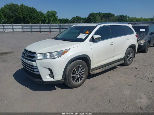5TDKZRFH3KS557484 2019 TOYOTA HIGHLANDER - Image 2