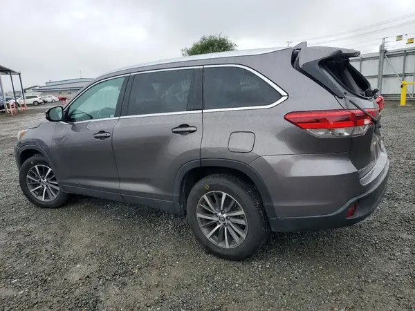 5TDKZRFH3KS557758 2019 TOYOTA HIGHLANDER - Image 2