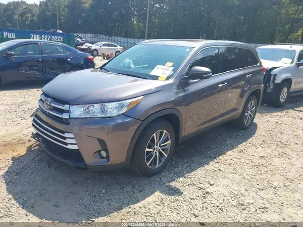 5TDKZRFH3KS558313 2019 TOYOTA HIGHLANDER - Image 2