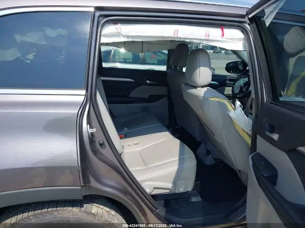5TDKZRFH3KS558313 2019 TOYOTA HIGHLANDER - Image 8