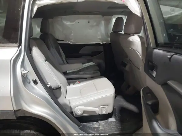 5TDKZRFH3KS559252 2019 TOYOTA HIGHLANDER - Image 8