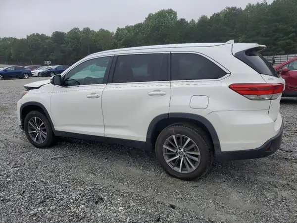 5TDKZRFH3KS559736 2019 TOYOTA HIGHLANDER - Image 2